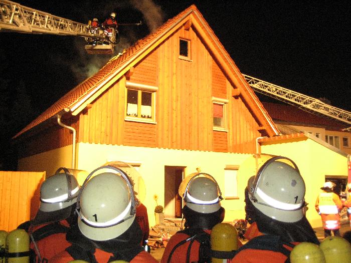 Über 100 Feuerwehrleute Bei Großbrand Im Einsatz [ Einsatzbericht ...