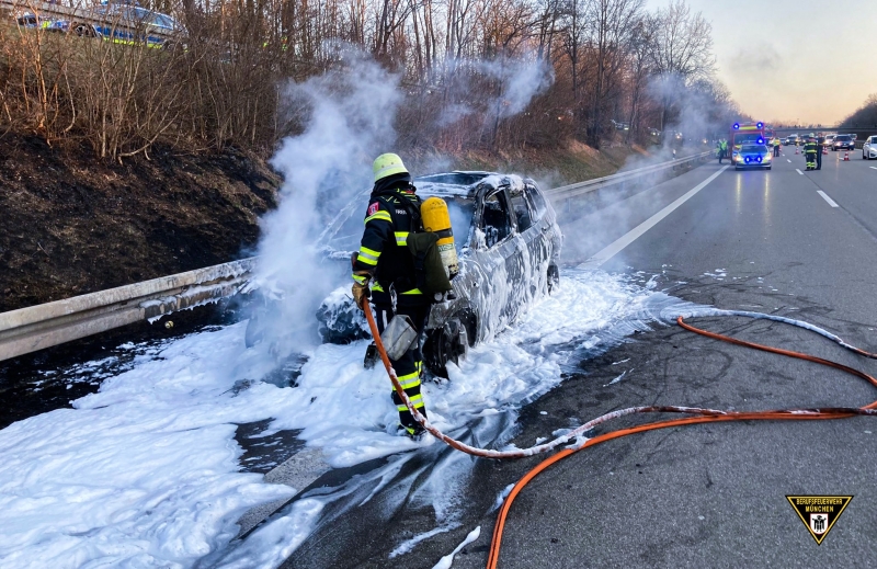 Pkw In Vollbrand [ Einsatzbericht / München Forstenried ]