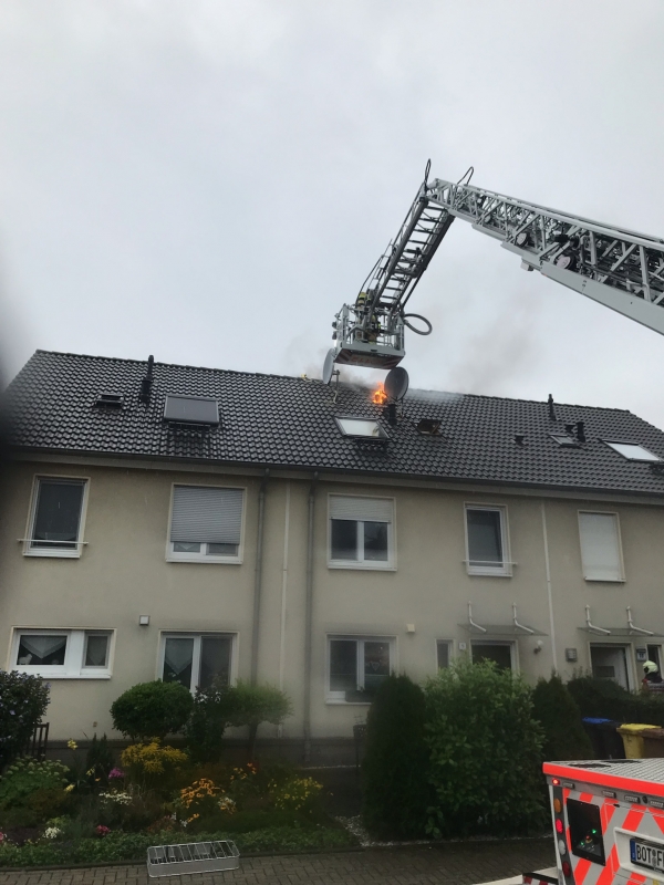 Dachstuhlbrand Nach Blitzeinschlag [ Einsatzbericht / Bottrop Boy ]