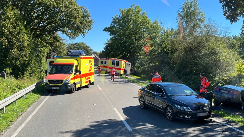 Verkehrsunfall Mit Drei Fahrzeugen [ Einsatzbericht / Aurich ]