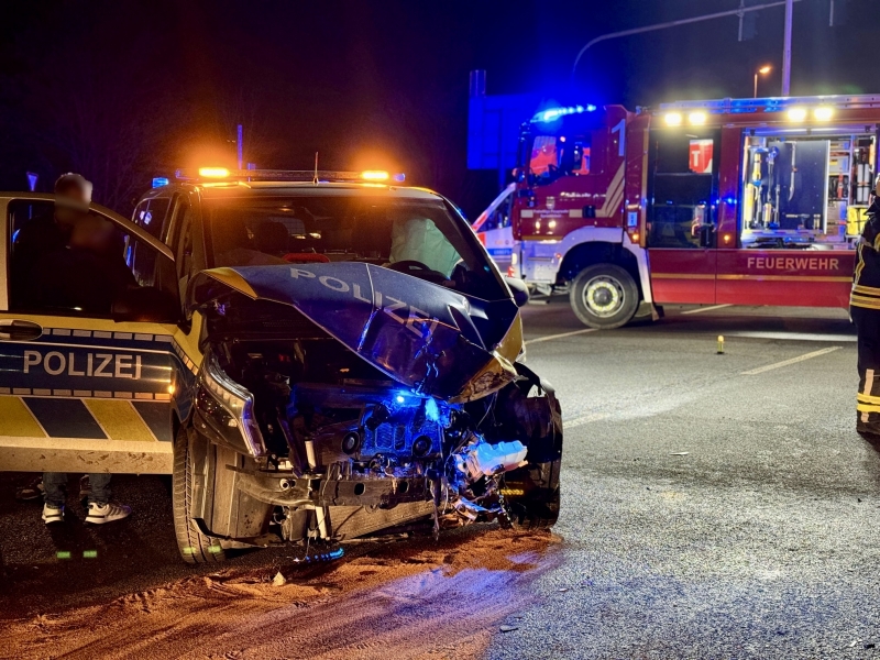 Polizei Auto mit Anhänger Licht und Sirene in Nordrhein-Westfalen - Dülmen