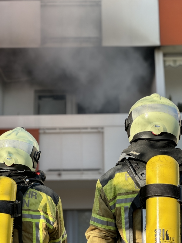 Mülltonnen in Brand : Flammen greifen auf Hausfassade über - Jugendlicher  im Haus - Coburg - Neue Presse Coburg