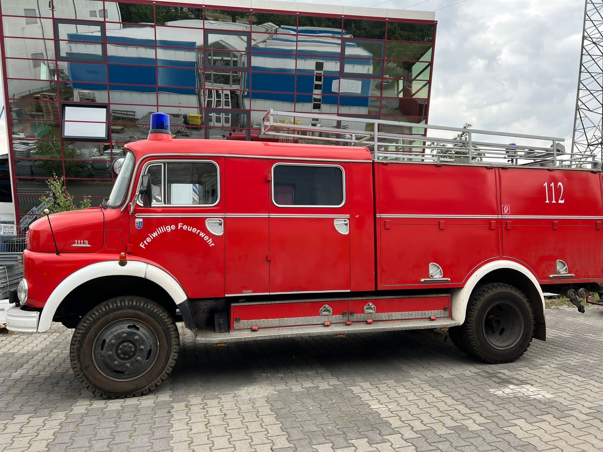 Rundhauber Mercedes-Benz 1113 mit Allradantrieb 4x4