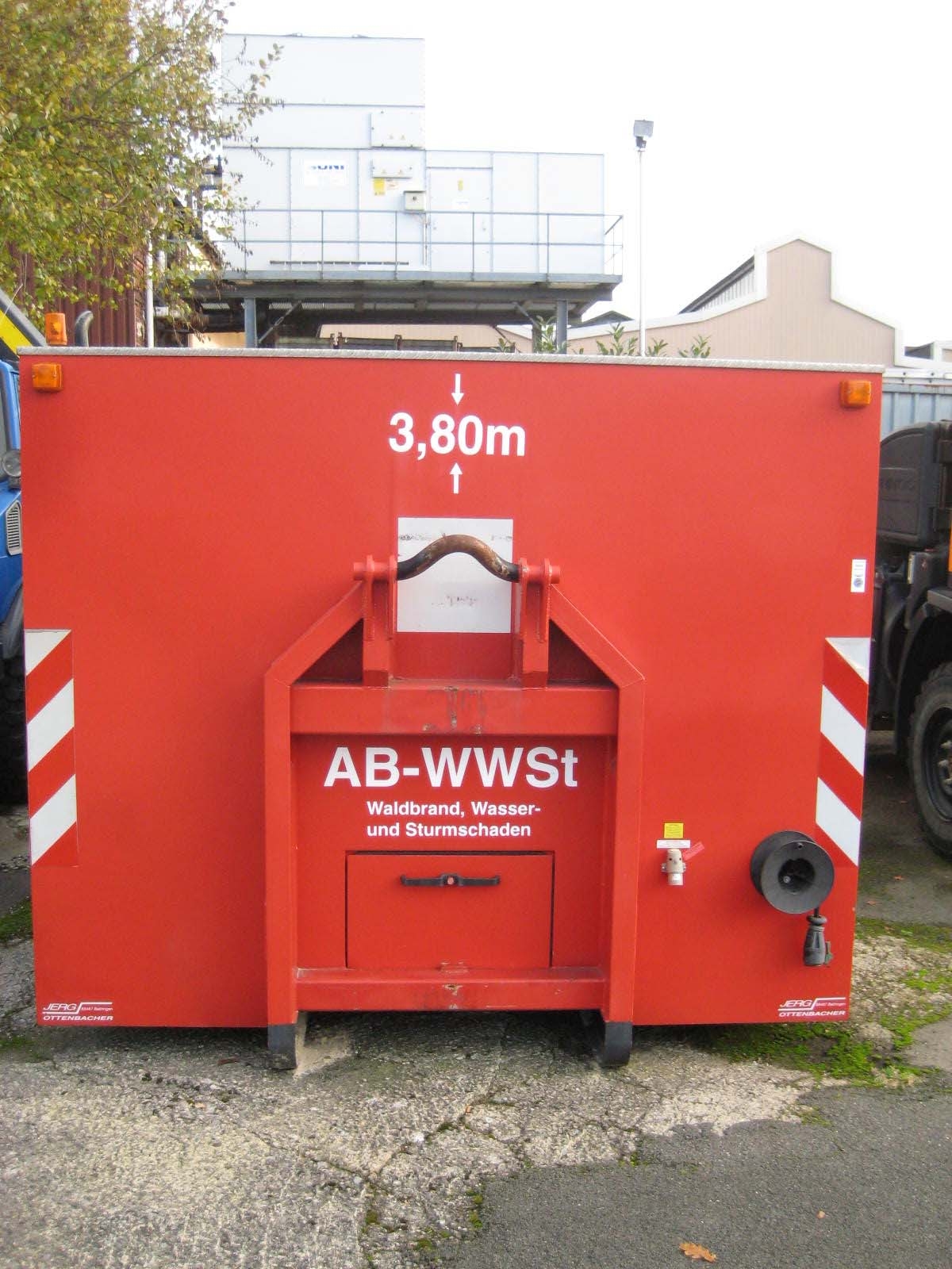 abrollcontainer-ab-waldbrand-wasser-und-sturmschaden