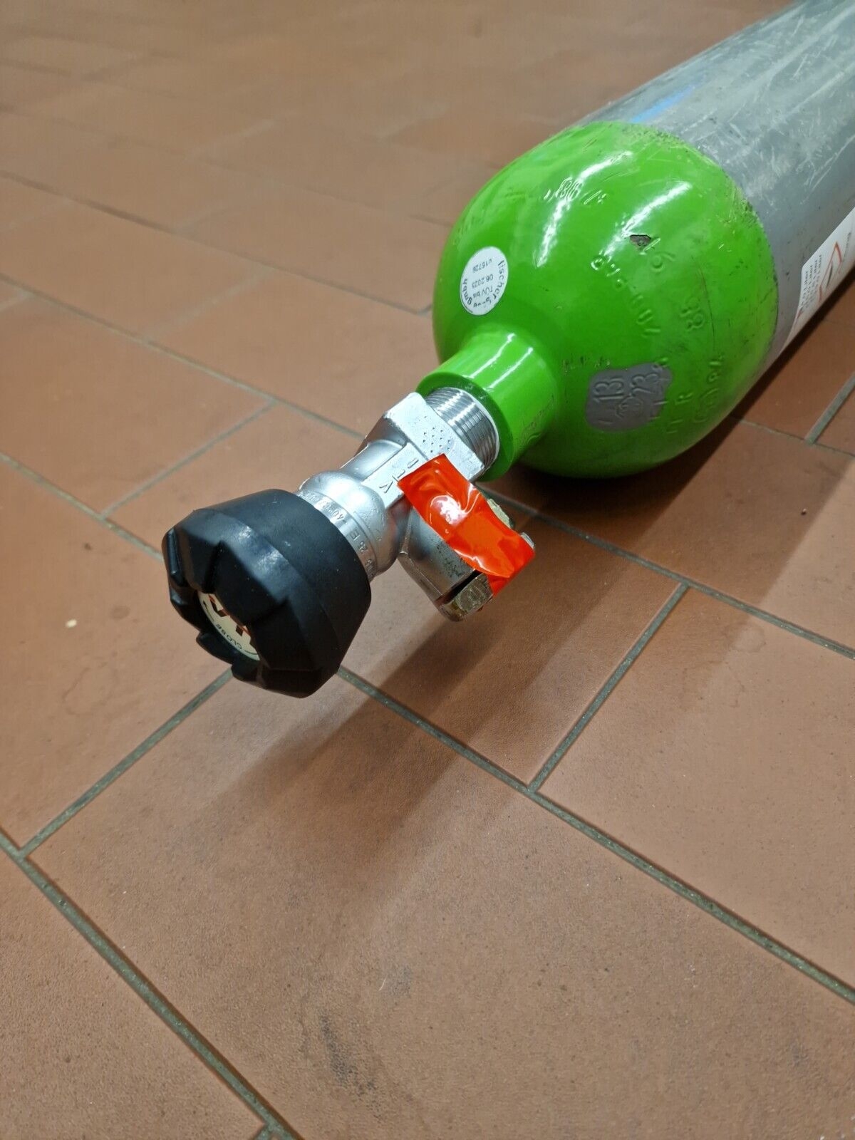 Gebrauchte 4L Atemluftflasche Von Dräger – Pressluft, 200 Bar, Für Feuerwehr & Tauchbedarf