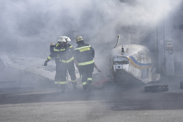 Flugunfallübung "Phönix" Flughafenfeuerwehr Probt Den Ernstfall